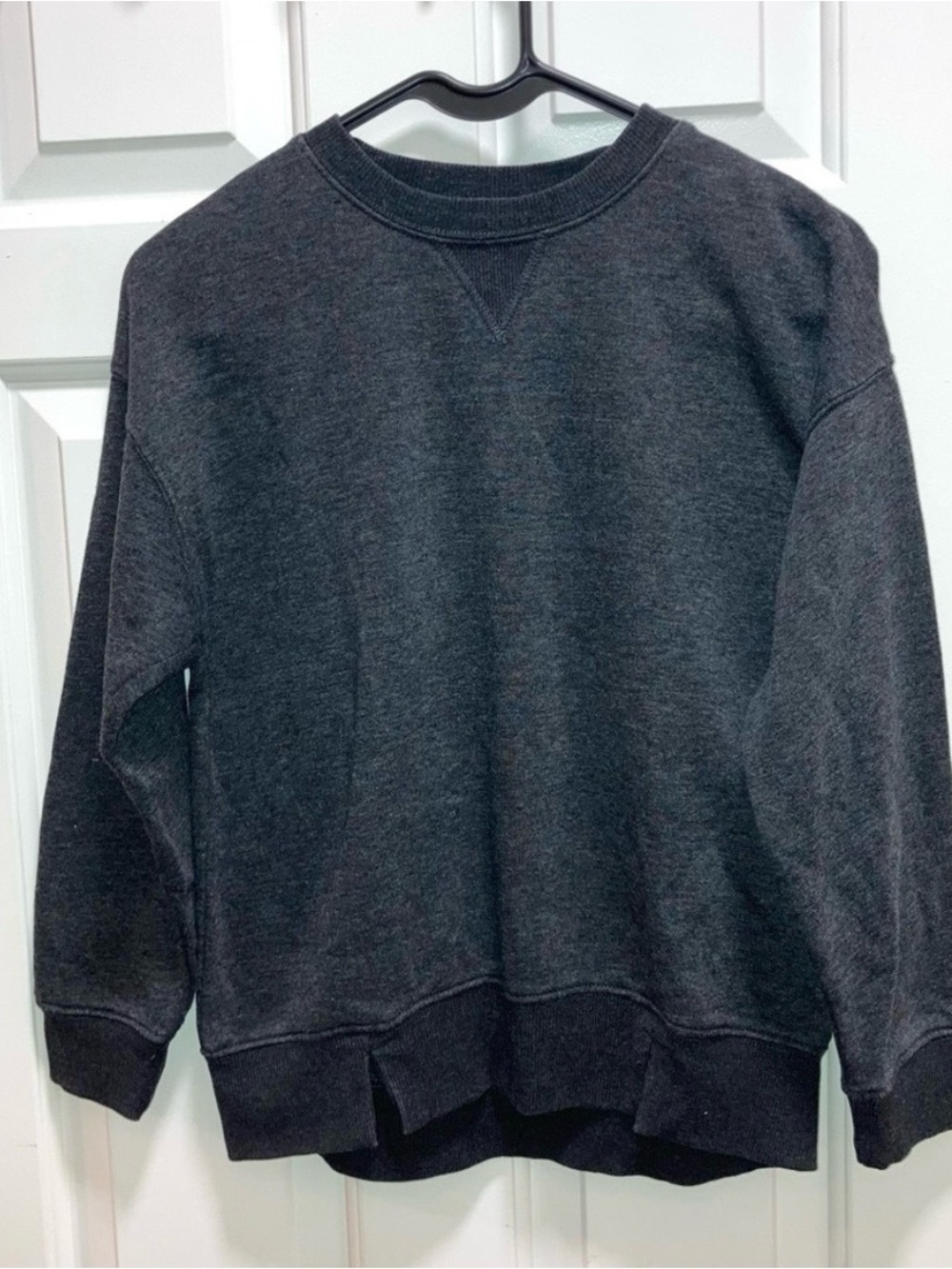 Art Class Boys Girls Dark Gray Sweatshirt slits in front hem Size Medium (8) new